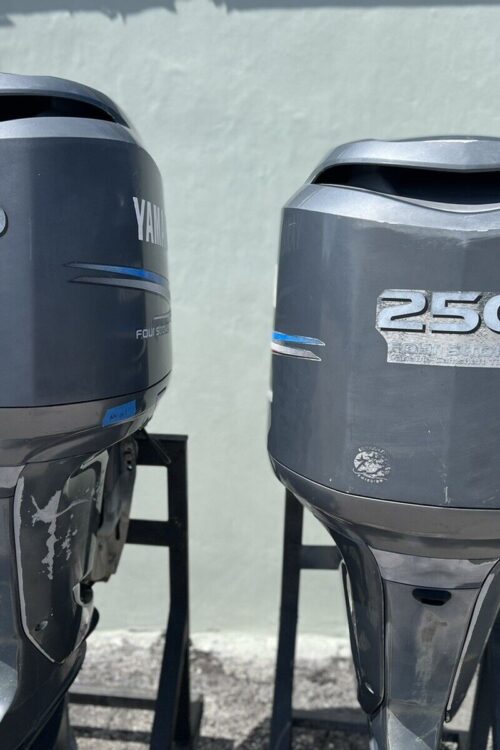 PAIR OF 2007 YAMAHA 250HP 4 OUTBOARD MOTORS WITH 25″ SHAFTS
