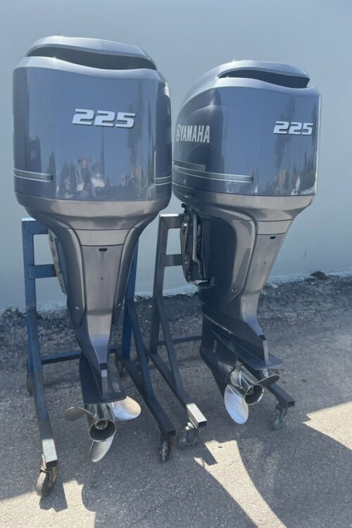 PAIR OF 2009 YAMAHA 225HP 4 STROKE OUTBOARD MOTORS WITH 25″ SHAFTS
