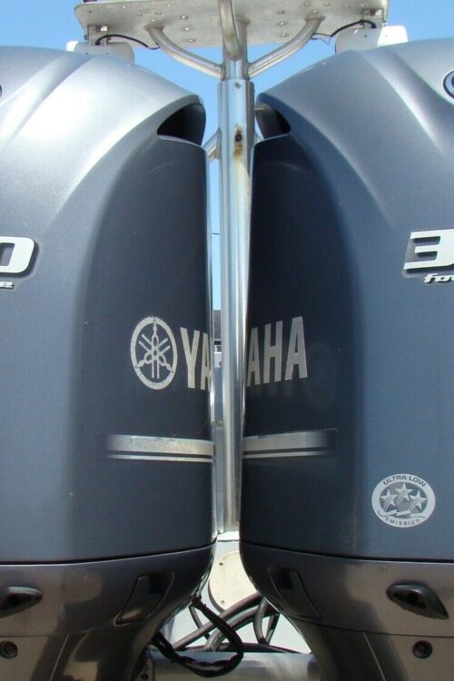 Pair 2015 Yamaha 350HP V8 4-Stroke 25-shaft outboard motors