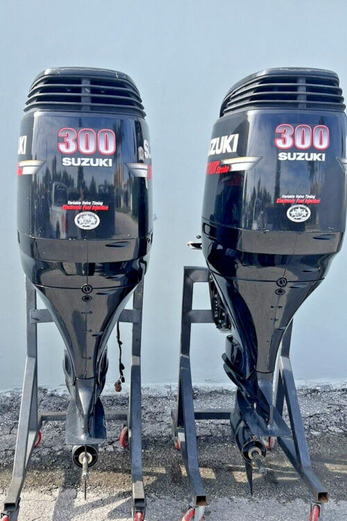 PAIR 2012 SUZUKI 300HP 4 STROKE OUTBOARD MOTORS WITH 25″ SHAFTS