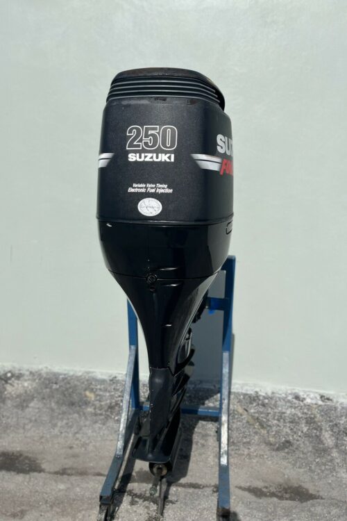 2007 SUZUKI 250HP 4 STROKE OUTBOARD MOTOR WITH A  30″ SHAFT